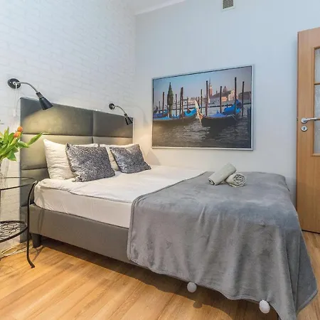 Apartman Z Balkonem, 150m Od Dworca Glowny